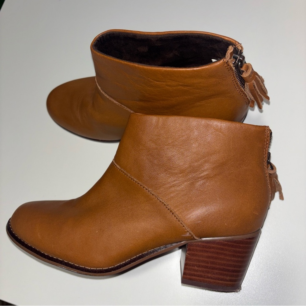 TOMS Tan Leather Ankle Boots size 7